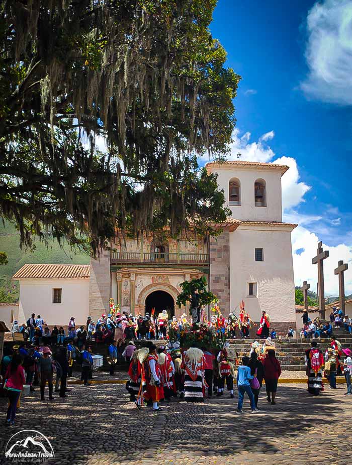 festividad en el templo andahuaylillas